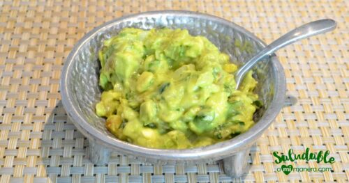 Guacamole con chile húngaro para chuparse los dedos ¡y sin aceite!