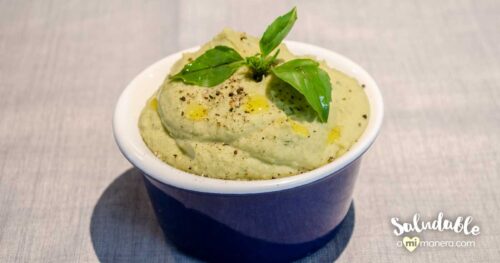 Hummus casero de garbanzo y albahaca