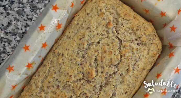 Pan de yogurt natural y linaza hecho en casa