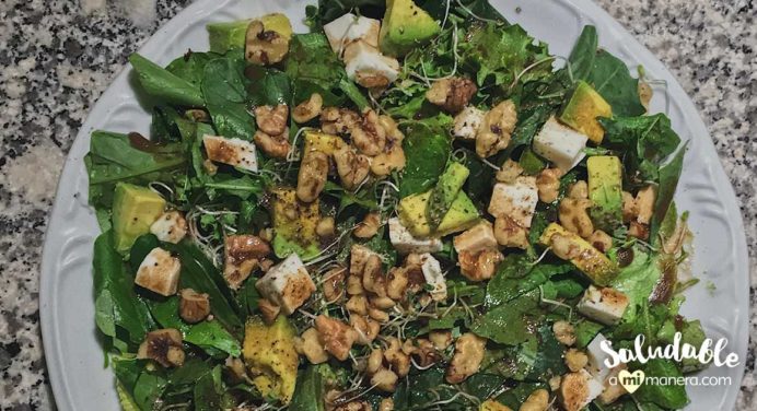 Ensalada de espinaca aguacate y nuez
