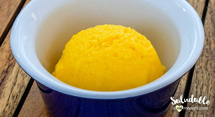 Helado de yogurt con mango sin azúcar