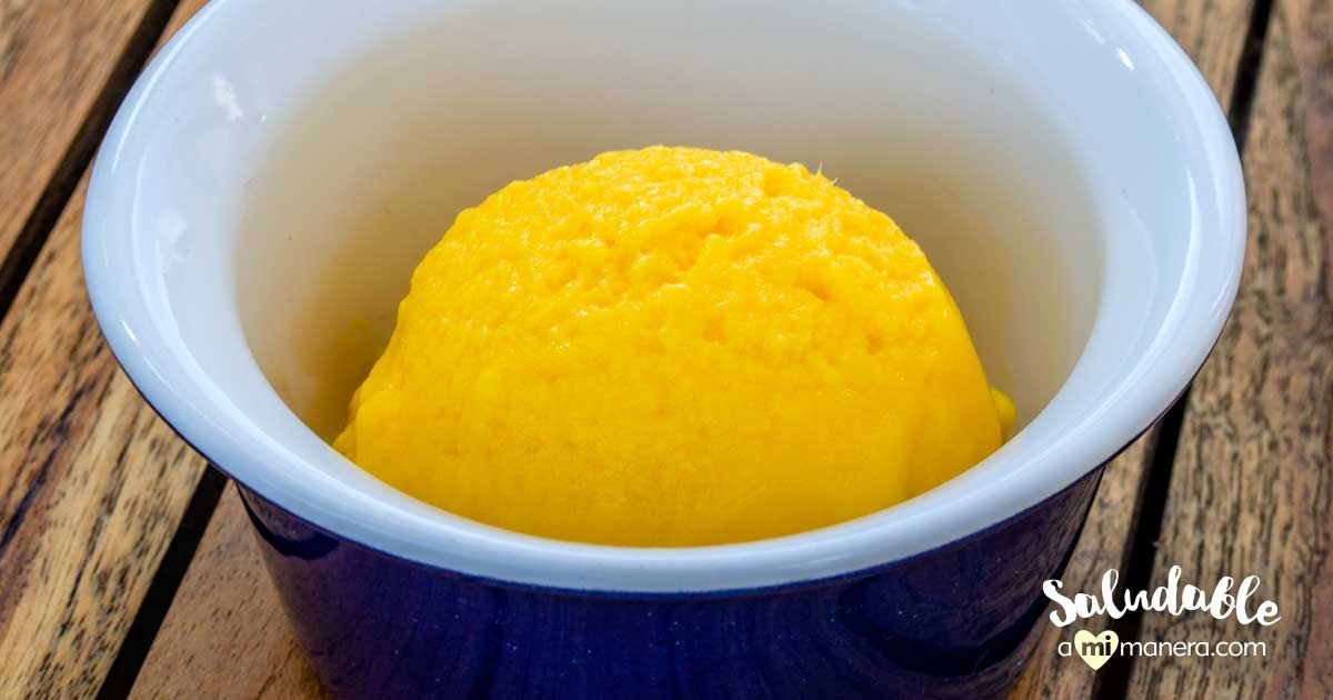 Helado de yogurt con mango sin azúcar