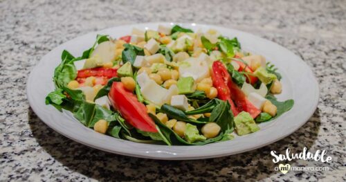 Ensalada de palmitos garbanzo y aguacate