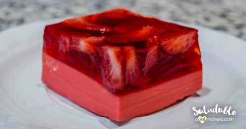 Gelatina de yogurt con fresas