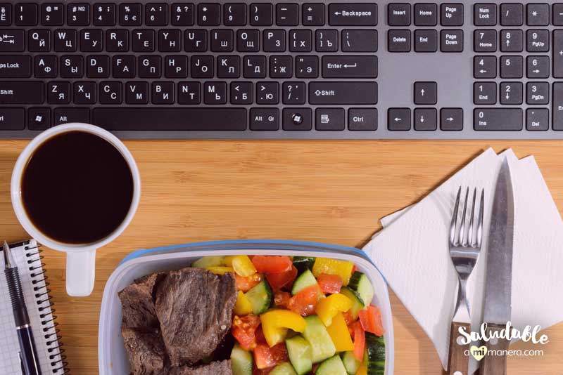 cómo comer menos frente al escritorio