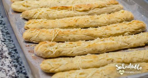 Palitos de pan de ajo y albahaca